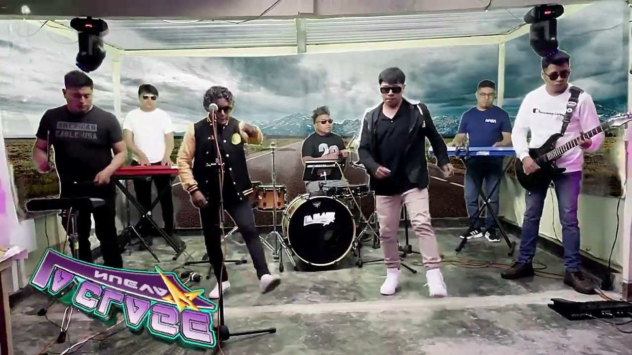 GRUPO LA CLASE NUEVA - (MIX DE GUITARRAS EN VIVO)CUMBIA SALVAJE Y LAS GUITARRAS DE CHOLULA