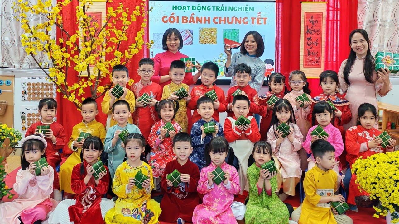 Bé gói bánh chưng- Lớp A3
