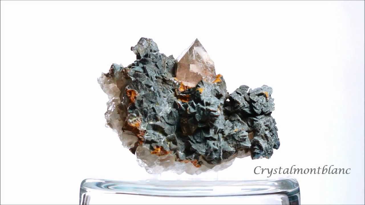 cristaux de quartz et sidérite trouvé dans le MontBlanc / smoky quartz — free download