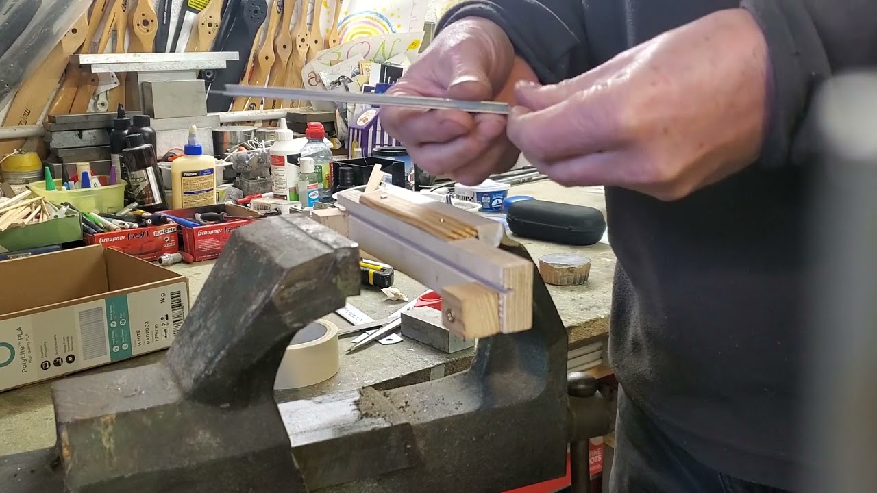 DH 89  charnière alu 1