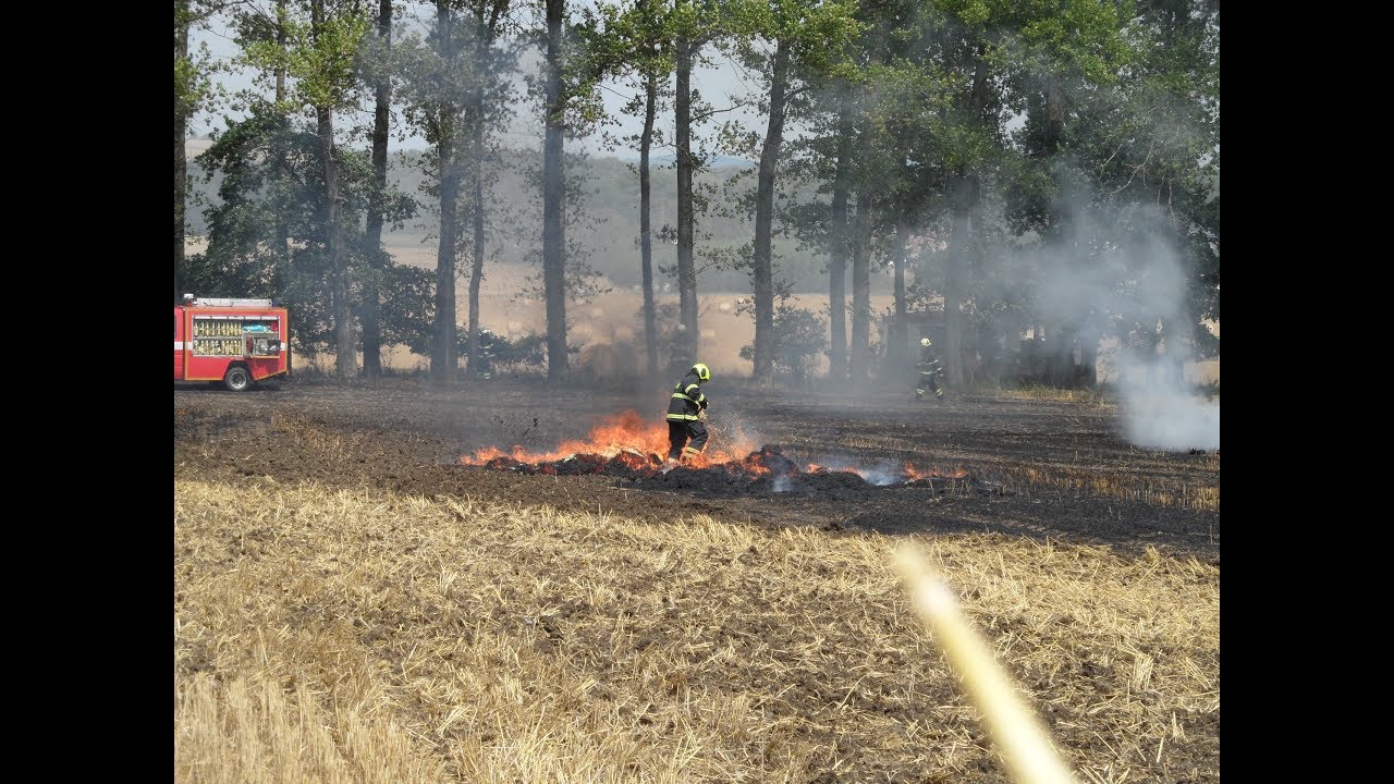 Výjezd k požáru pole v Suché Lozi 22. 7. 2017