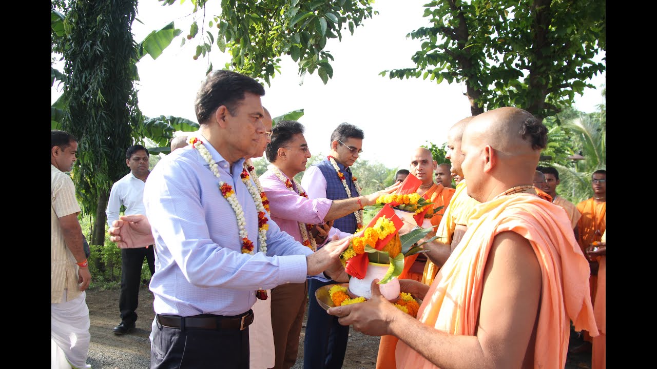 Cows Lover Great Entrepreneurs March Forward to ISKCON Nilachal Vedic Village on Gopashtami-19