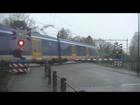 Spoorwegovergang Borne // Dutch railroad crossing