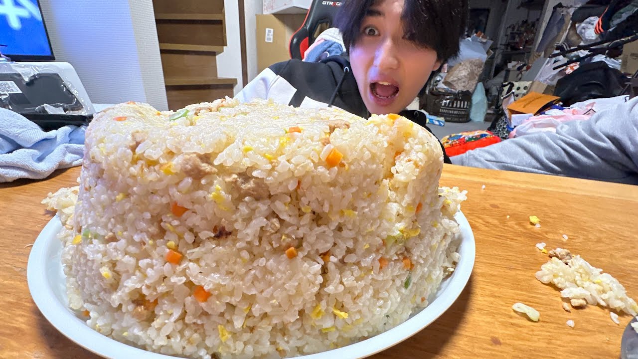 隣の家に自転車突っ込んだので巨大チャーハンたべます