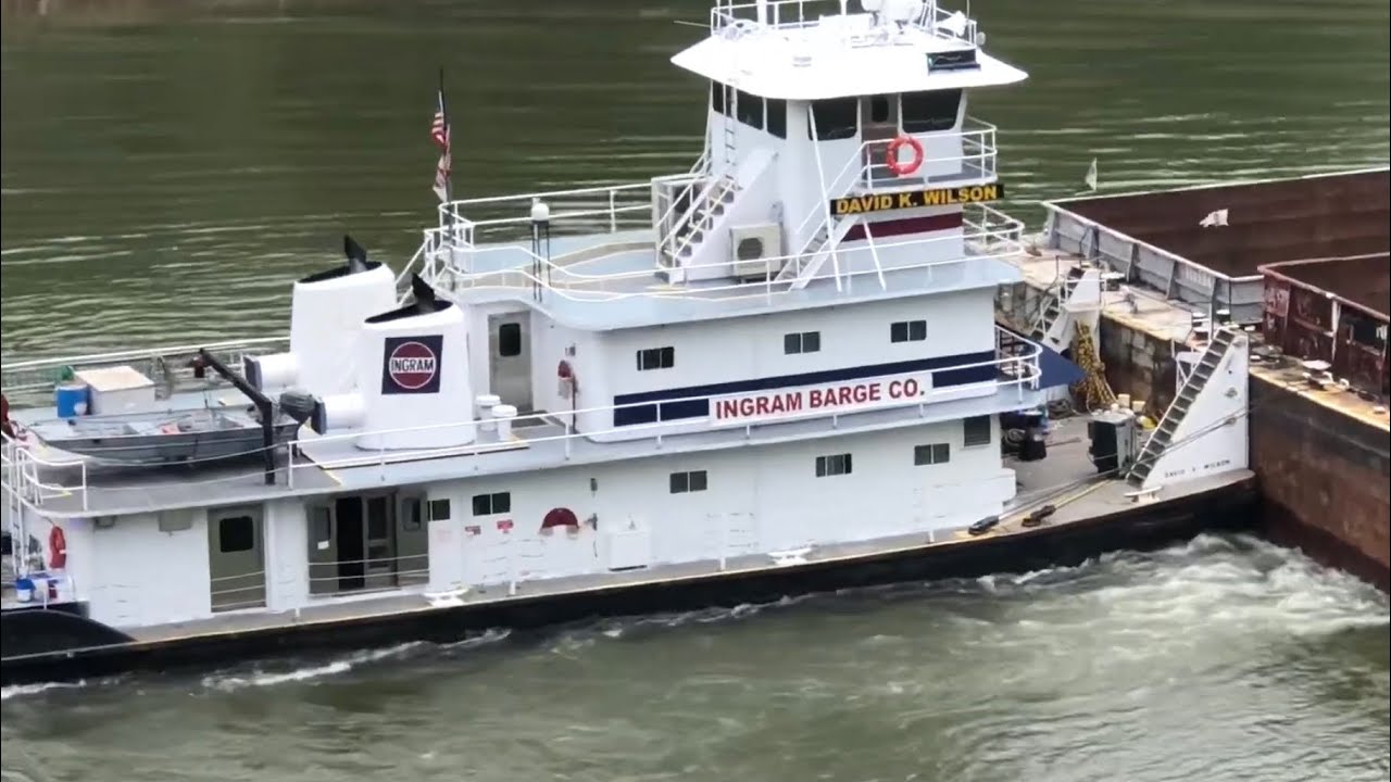 Ingram Barge going down the Cumberland River in East Nashville