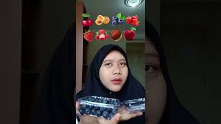 MAKAN SERBA EMOJI BUAH