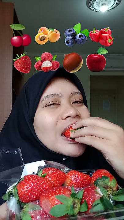 MAKAN SERBA EMOJI BUAH