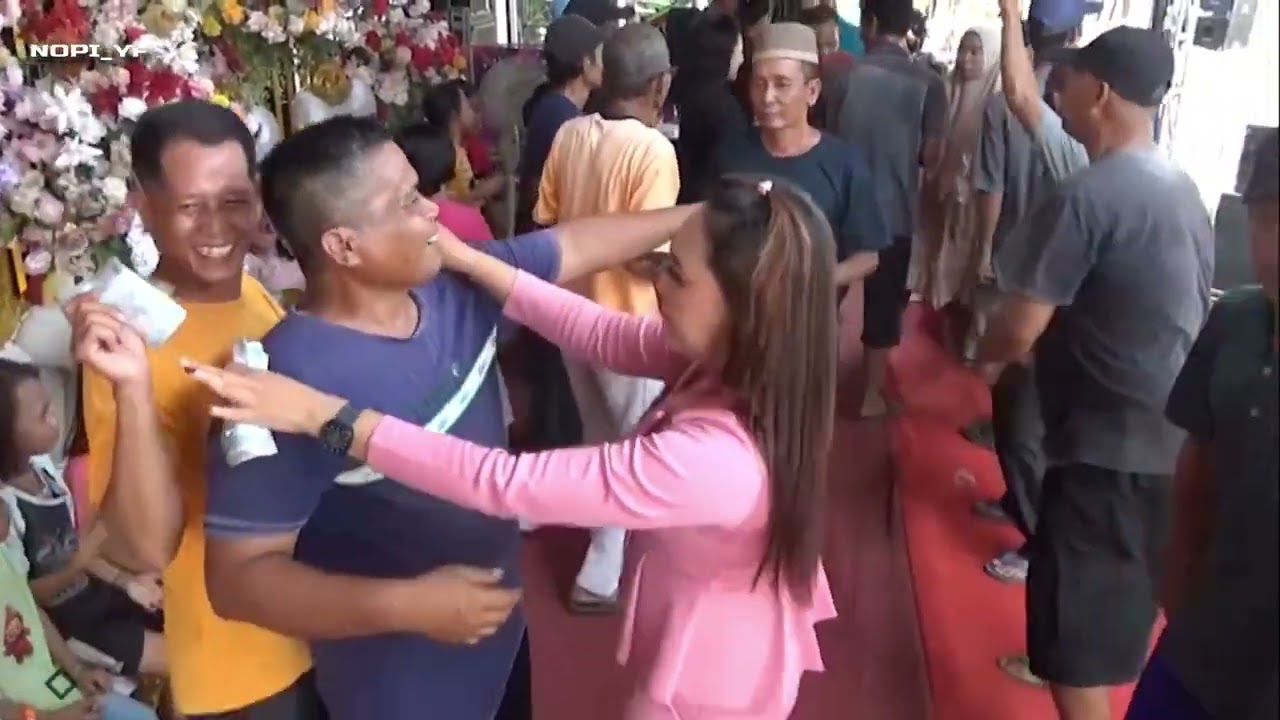 Resepsi pernikanikahan_NISA & RENO_   songs_(RINDU)