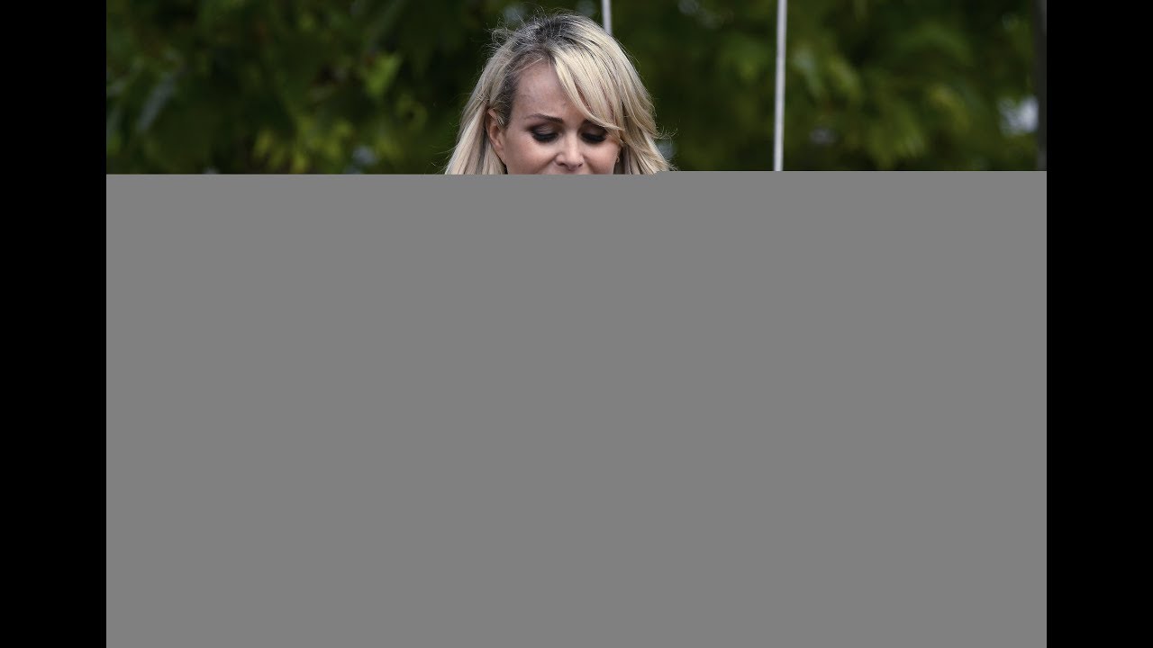 Laeticia Hallyday Son Accord Difficile Pour L Heritage De Johnny Youtube