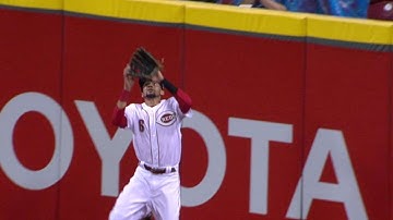 CLE@CIN: Hamilton makes leaping grab on warning track