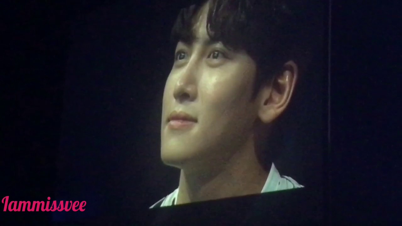 จีชางอุค ระหว่างนั่งดูคลิปโปรเจคงานแฟนมีตติ้ง2017 JI CHANG WOOK 1st FAN MEETING IN BANGKOK