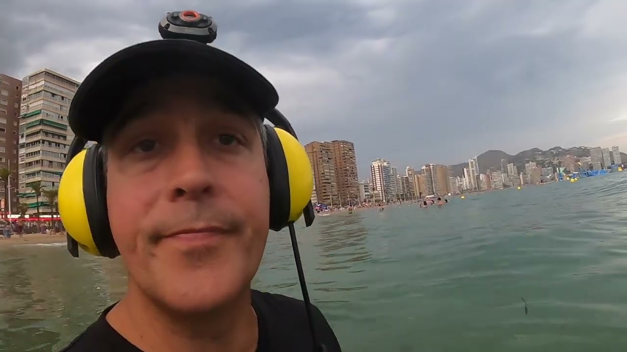 Поиск золота на мелководье, Испания - Searching for gold in shallow waters, Spain