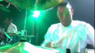 Play video: Carlos Oliva y Los Sobrinos del Juez "Celebration" / "Vivo Celebrando"