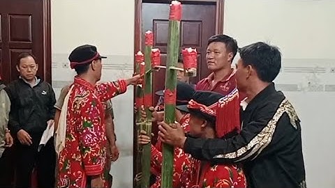 Người dao đỏ làm lễ cấp sắc 3 đèn đến công đoạn đốt đèn 
