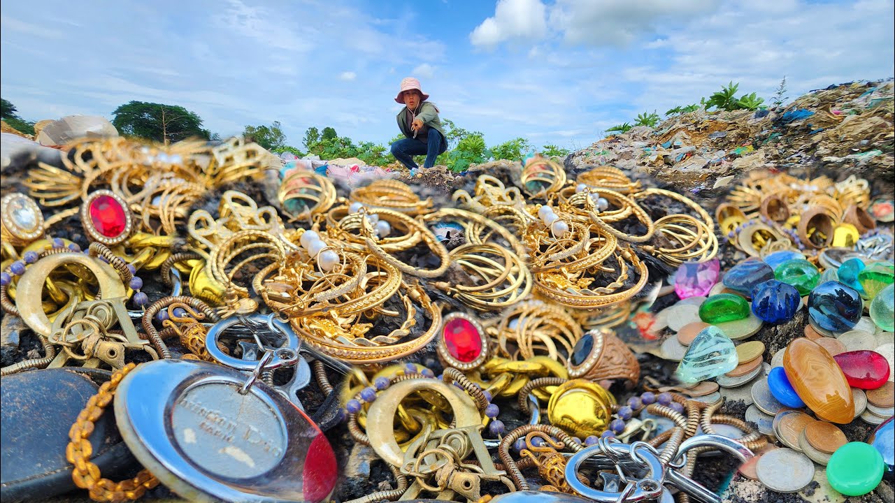 I Found Gold Gem Earing, Rings Under trash in the Garbage ! Big ...