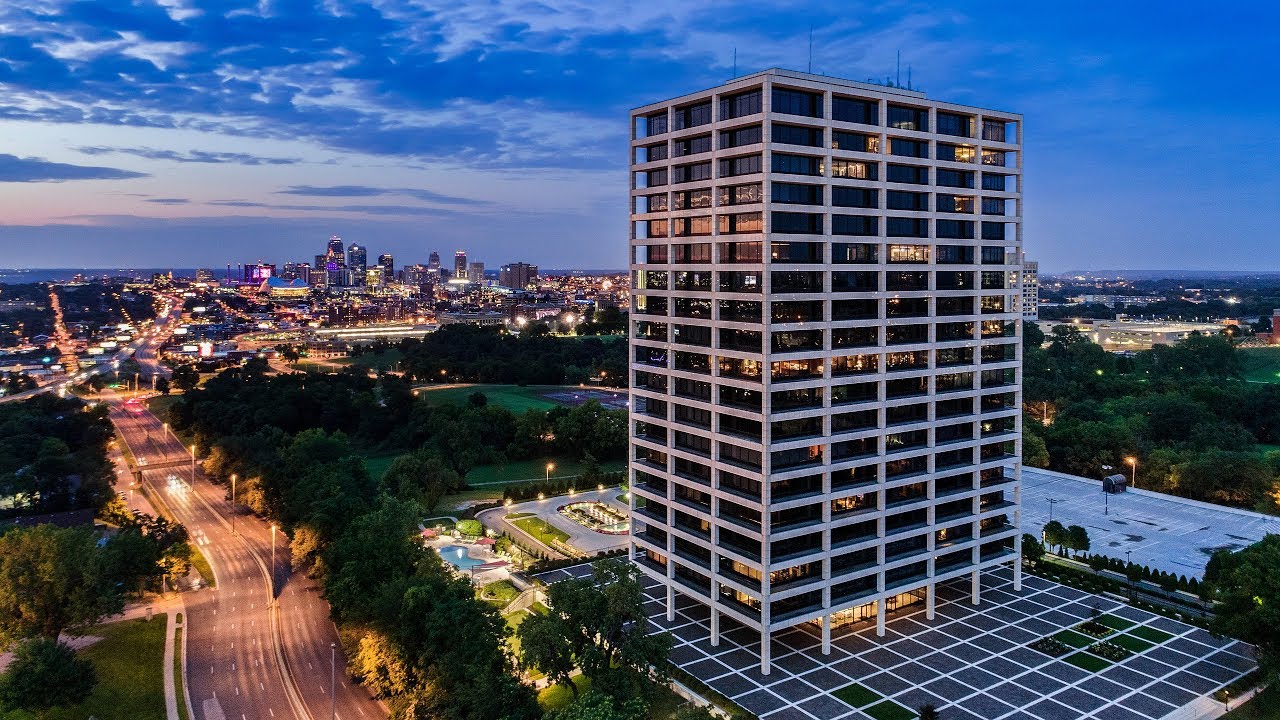 700 W 31st St SUITE 1703, Kansas City, MO 64108 // Real Estate Video Tour