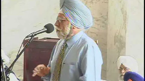 Hardyal Singh Johal addressing at the Sikh Cultural Society Richmond Hill New York.