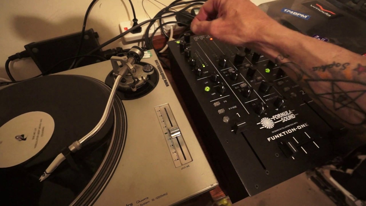 FORMULA SOUND FF2.2L A LOOK AT THE 4 BAND EQ LOW AND HIGH PASS FILTER