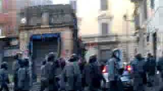 Scontri A Roma Carica Dei Celerini Ma I Celerini Sbagliano Strada..