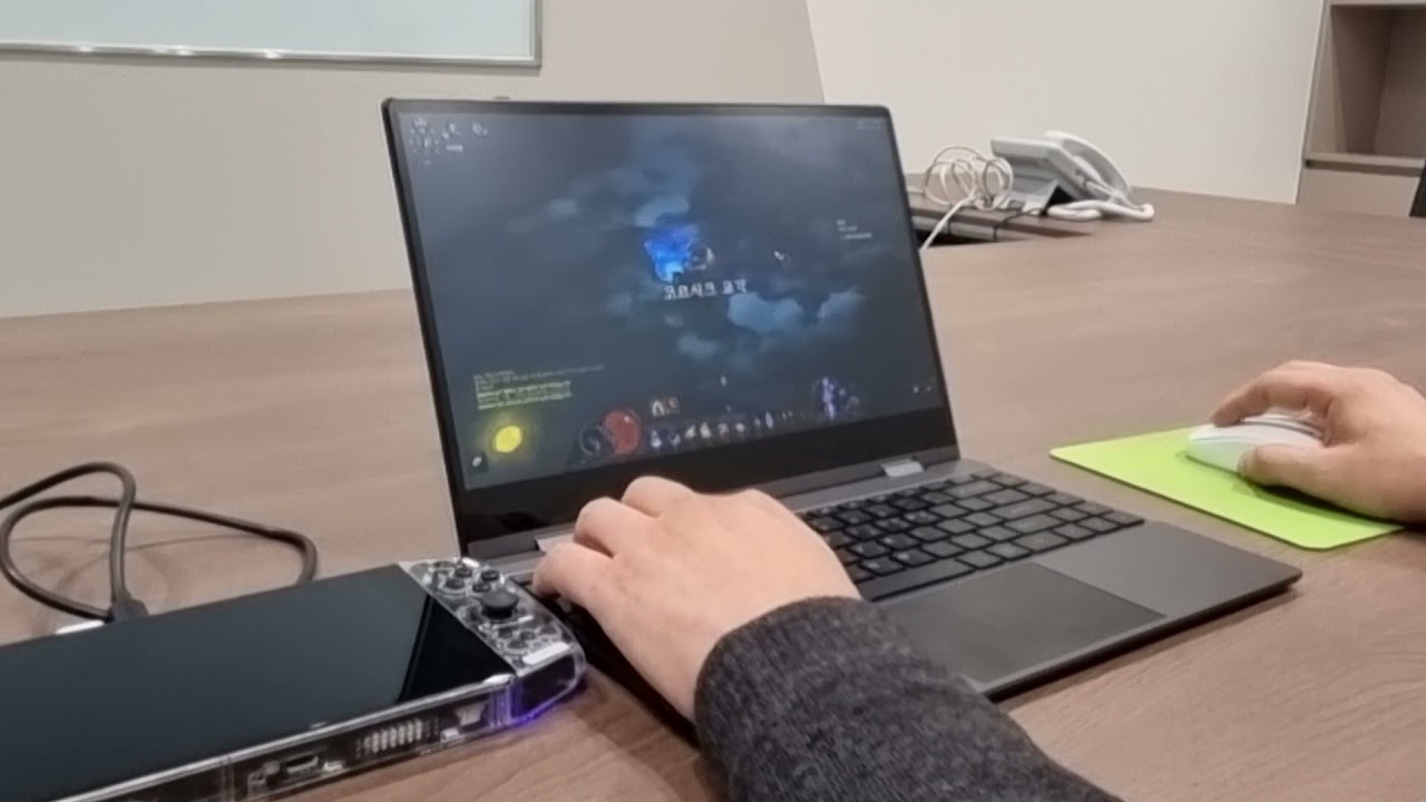 Aya Neo Dexbook diablo 3 running