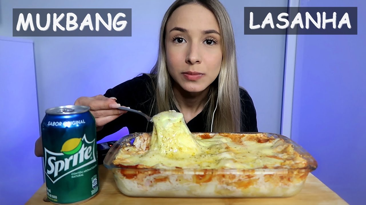 ASMR - COMENDO LASANHA GIGANTE COM MUUUITO QUEIJO 🧀 (Sons de Mastigação)