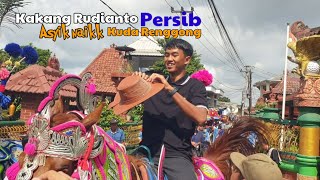 Kakang Persib Asyik Naik Kuda Renggong