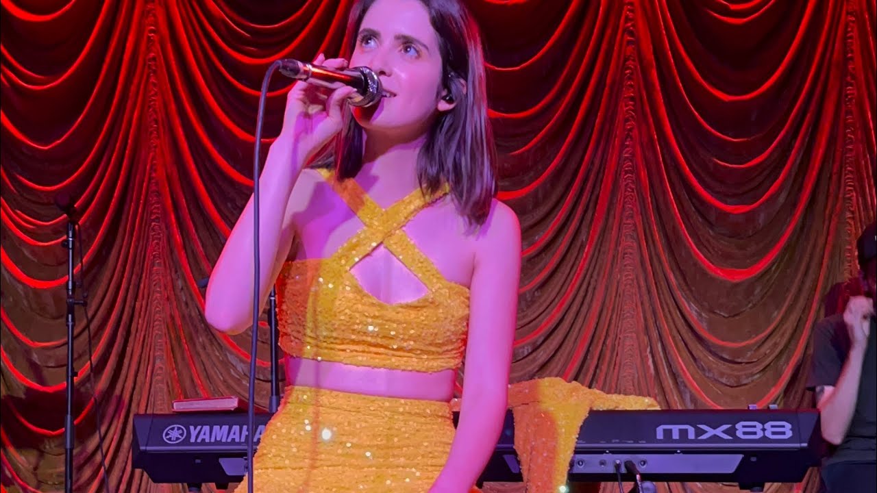 Laura Marano performs “Me” - YouTube
