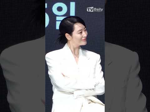 #김혜수 &amp;#39;클라스는 영원하다👸🏻 걸터앉기만 해도 화보&amp;#39; #트리거 #제작발표회 #포토타임 #디즈니플러스 #Unmasked #DisneyPlusKR #KDRAMA #Kimhyesoo