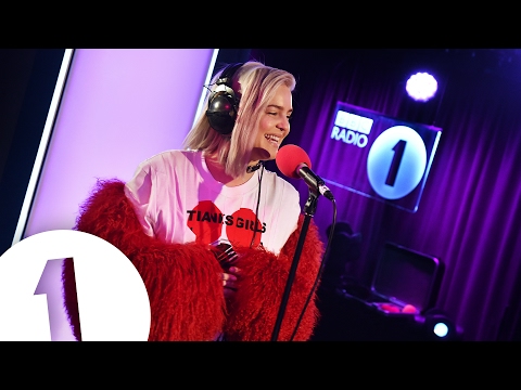 Anne-Marie Covers The Spice Girls - Say You'll Be There In The Live Lounge