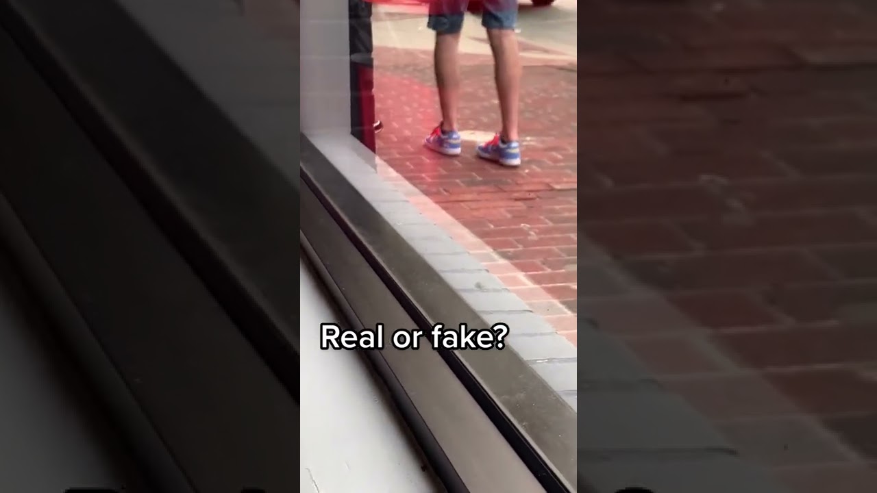 Real or Fake Sneakers? (Nike Dunk Off-White x Futura)