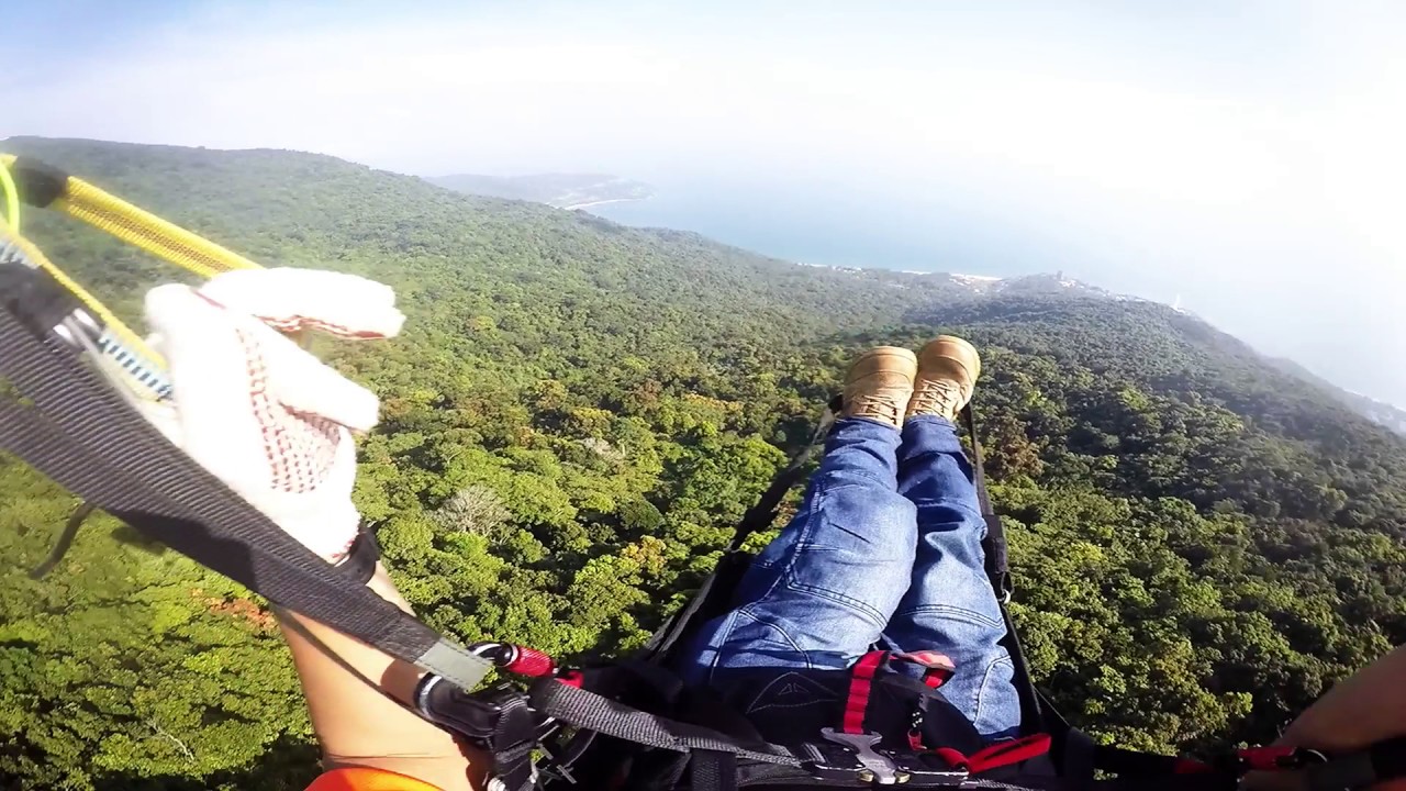 ⁣Bay trên Sơn Trà tháng 10-2016. Sontra Paragliding