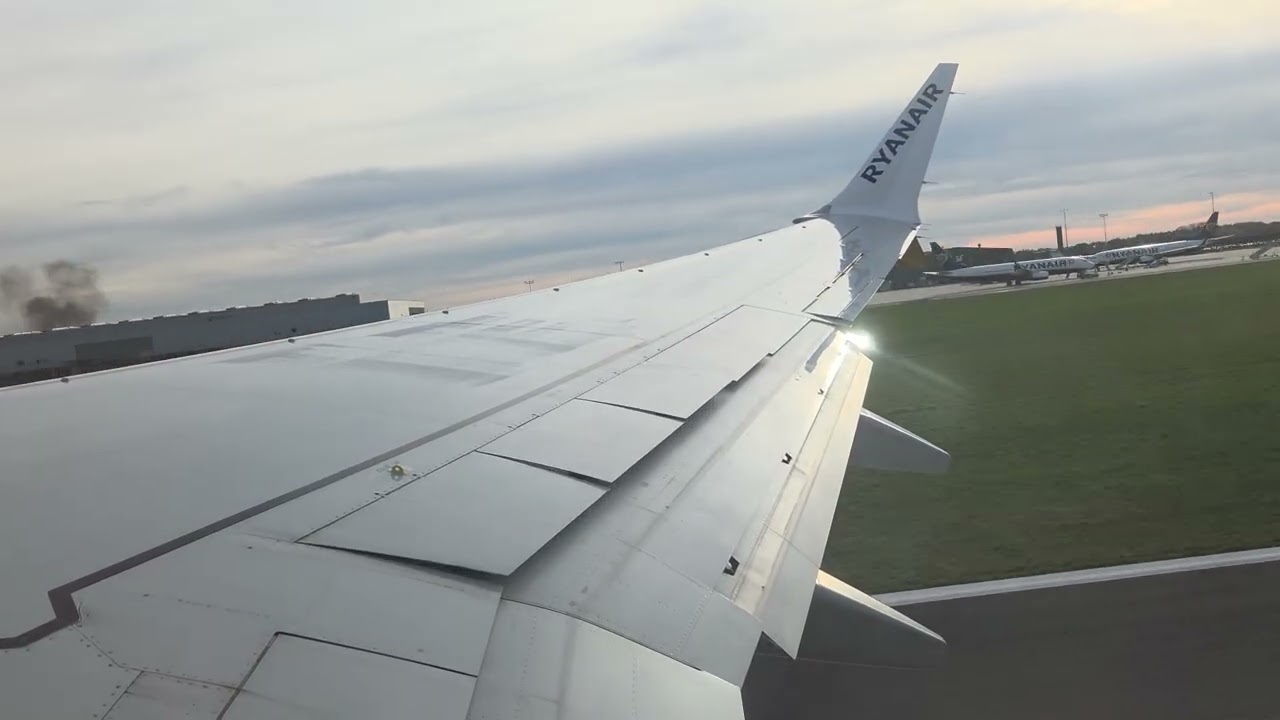 Takeoff FR7524/RYR44GL Niederrhein Weeze (NRN/EDLV) runway 09