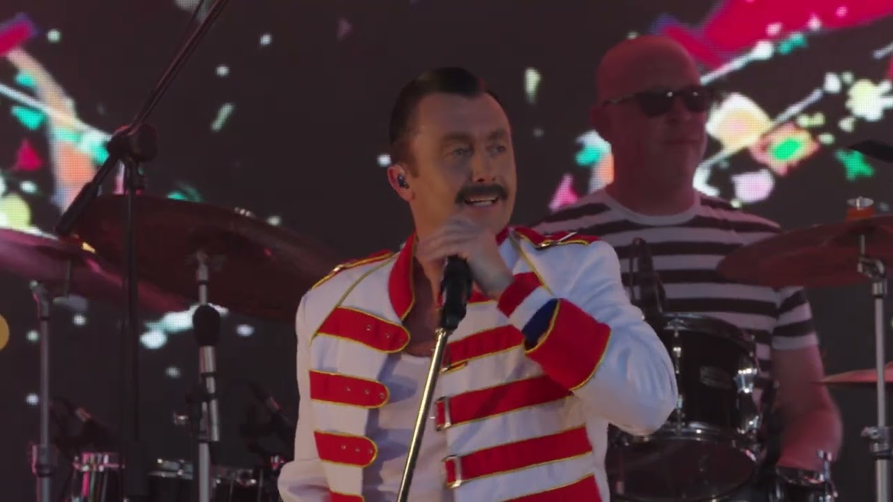 Queen Tribute UK - The Freddie & QUEEN Experience -  featuring Ian as Freddie Mercury - Live!