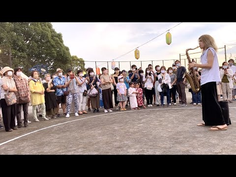 突然プロがサザン「真夏の果実」演奏したら、夏祭りが大ウケに..!!
