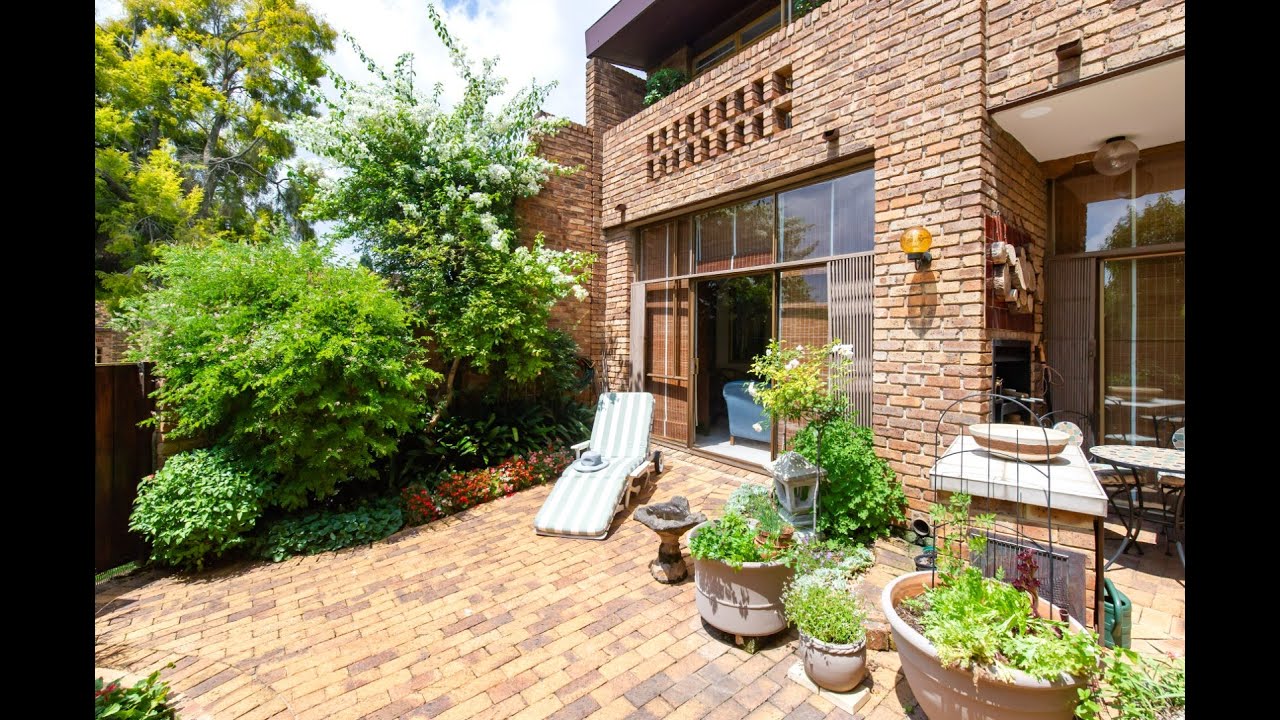 A rare find! In sought after Bedford Park. Lew Geffen Sotheby's