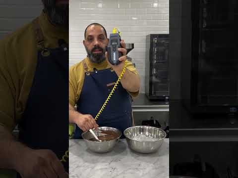 شرح كيف عند ما نشتري الشوكولاتة وكيفية العمل عليها