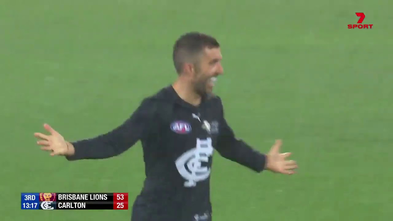 Kade Simpson kicks a goal in his final game - Carlton Blues @ Brisbane Lions
