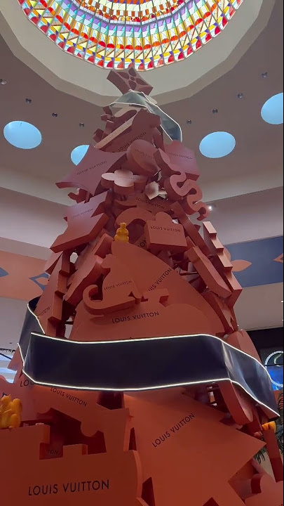 Louis Vuitton's 12-story Christmas tree on the Fifth Avenue is a modern  spectacle