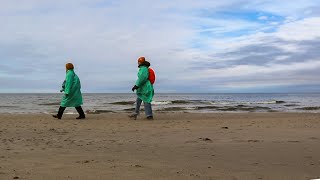 material girls (2/3) on a dune / polish diaries