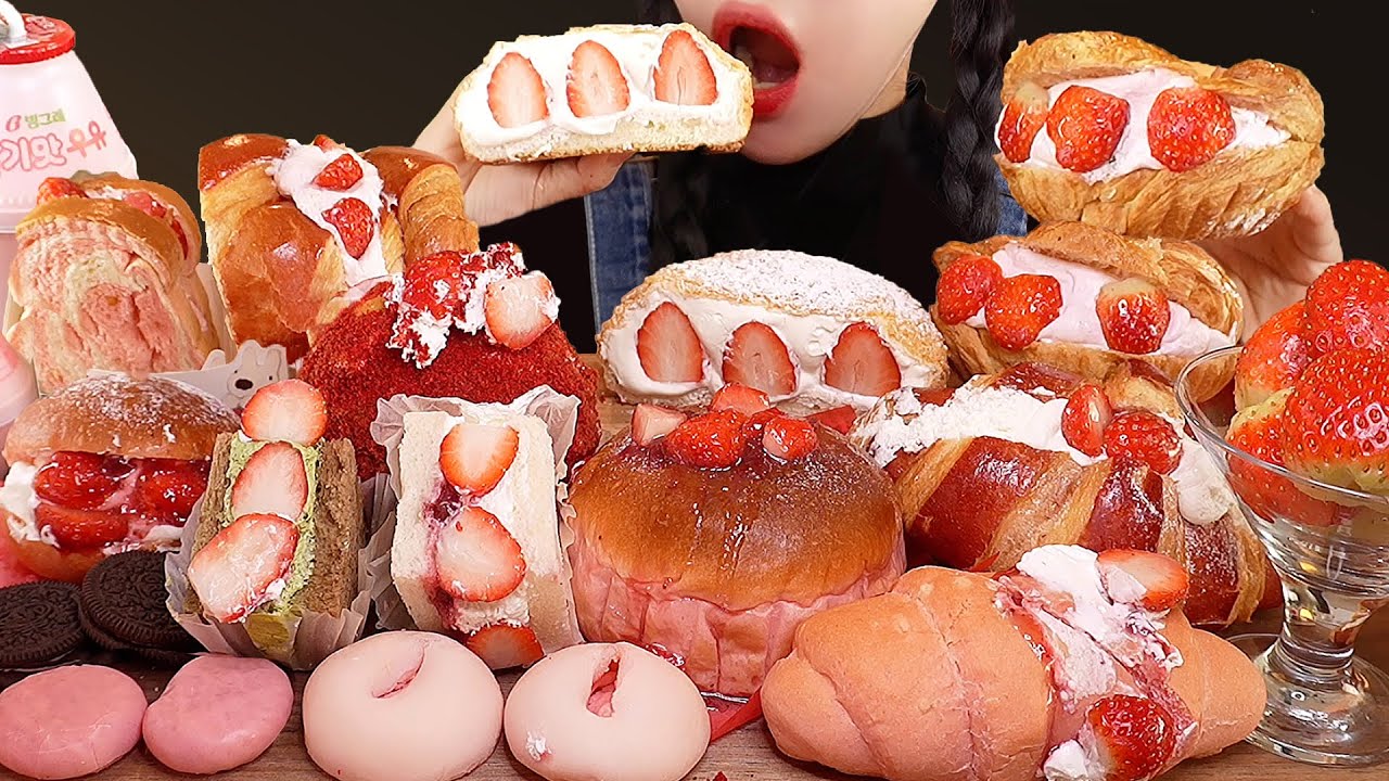 СУБ)АСМР 🍓Ем кучу клубничных десертов❤️#клубничныйдесертмукбанг#клубникаКремовый хлеб