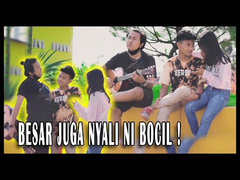 🔴NYIDIR BOCIL PACARAN DI TAMAN LEWAT LAGU INI ! ENDINGNYA GAK ENAK KALI! | PRANK INDONESIA