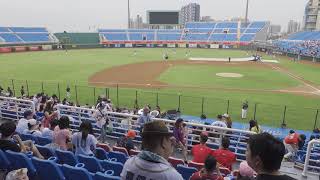 C0006 20190420 , 賽前工作人員整理場地 (朱育賢和黃敬瑋場邊傳球熱身)