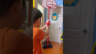 Xavi plays with a ball shooting toy #ballshootingtoy #ballshootinggun #toysforkids