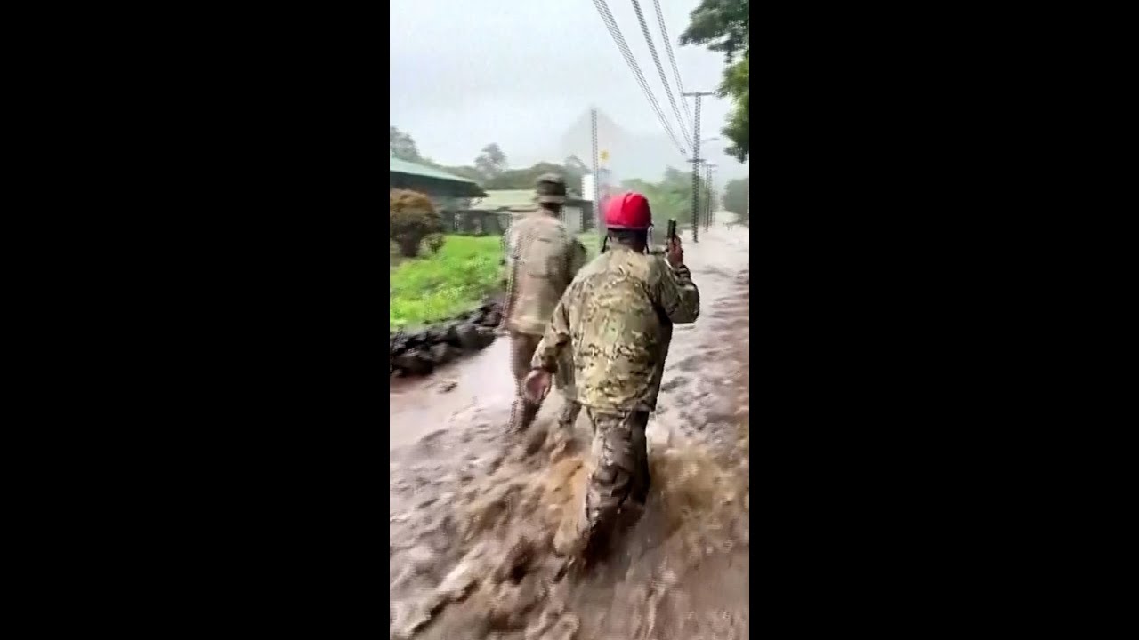 Hurricane Nolo brings heavy rain as it skirts Hawaii Hurricane Nolo brings heavy rain as it skirts Hawaii