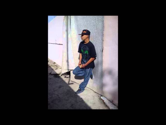 Guarda Solo Quiero Ser Tu Novio-MC Cholo ft Abii Albarado (2014) su YouTube Guarda Solo Quiero Ser Tu Novio-MC Cholo ft Abii Albarado (2014) su YouTube
