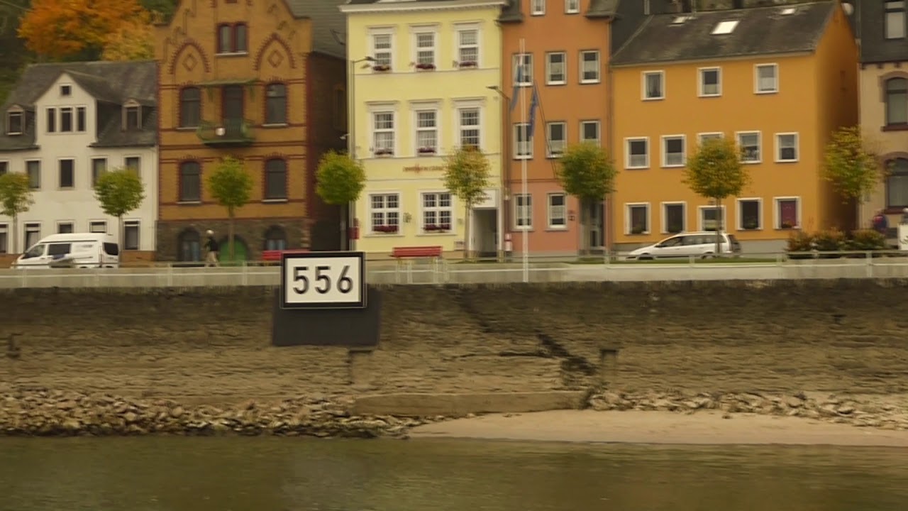 Rheinschifffahrt & Sandbänke bei Rheinkilometer 556 am 18.10.2018