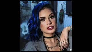 Totalmente Pelada E Segurando As Partes Íntimas, Tati Zaqui Abre A Roupa Para Fãs