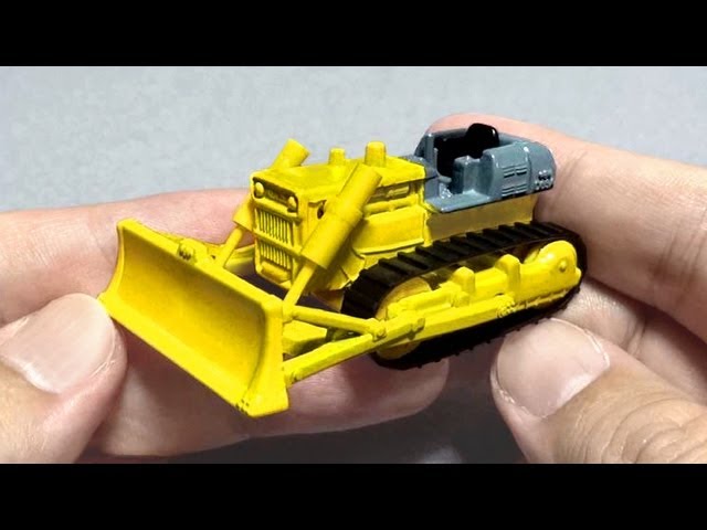 トミカ No.70 コマツ ブルドーザ D65A - YouTube