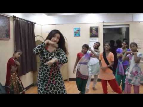 Actor Rituparna Sengupta joins CINI children for an impromptu dance performance