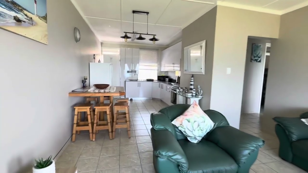 Experience Effortless Seaside Living – Stylish Holiday Retreat with Endless Ocean Views in Uvongo